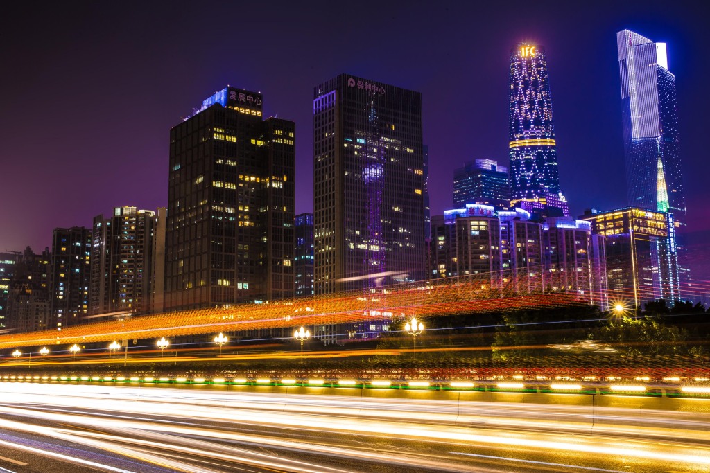 广东省晚上的夜景图片，璀璨的城市脉络